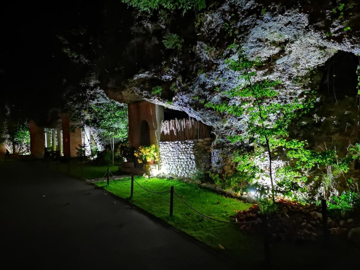 Pr'Fik Apartments Kranj Exterior foto