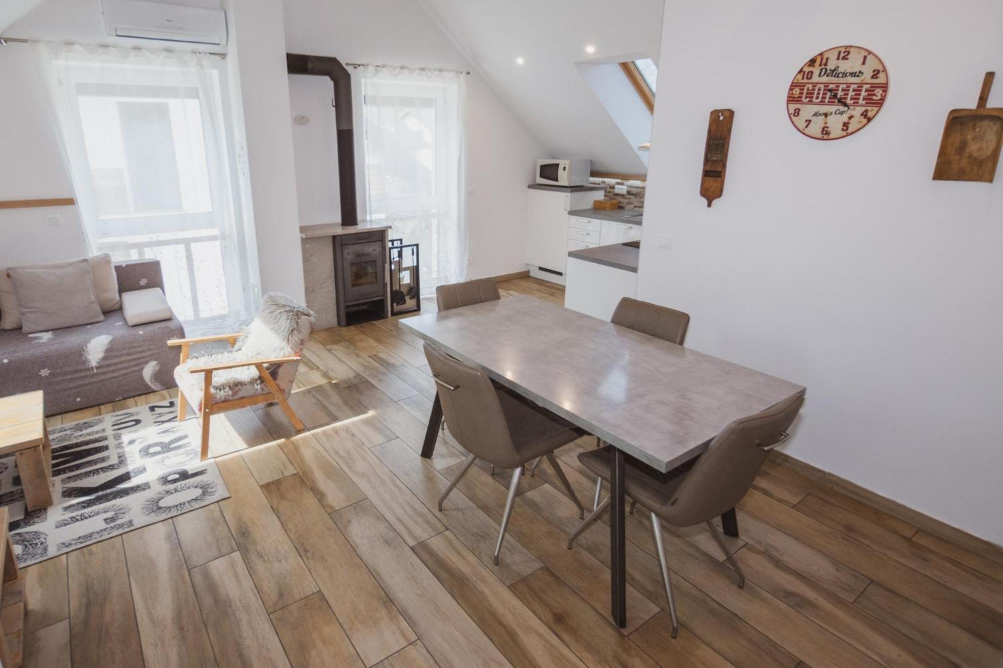 Pr'Fik Apartments Kranj Zimmer foto