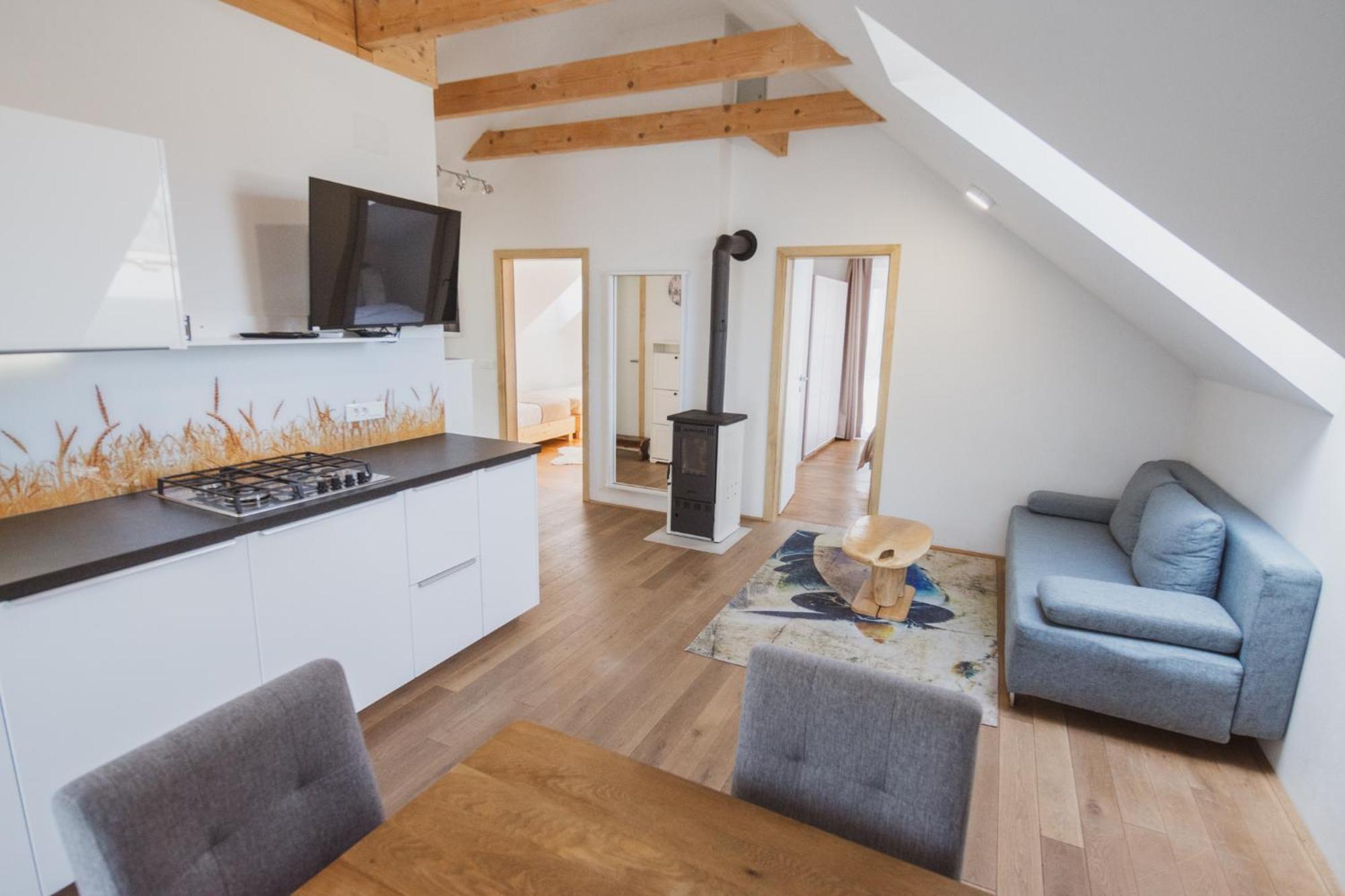 Pr'Fik Apartments Kranj Zimmer foto