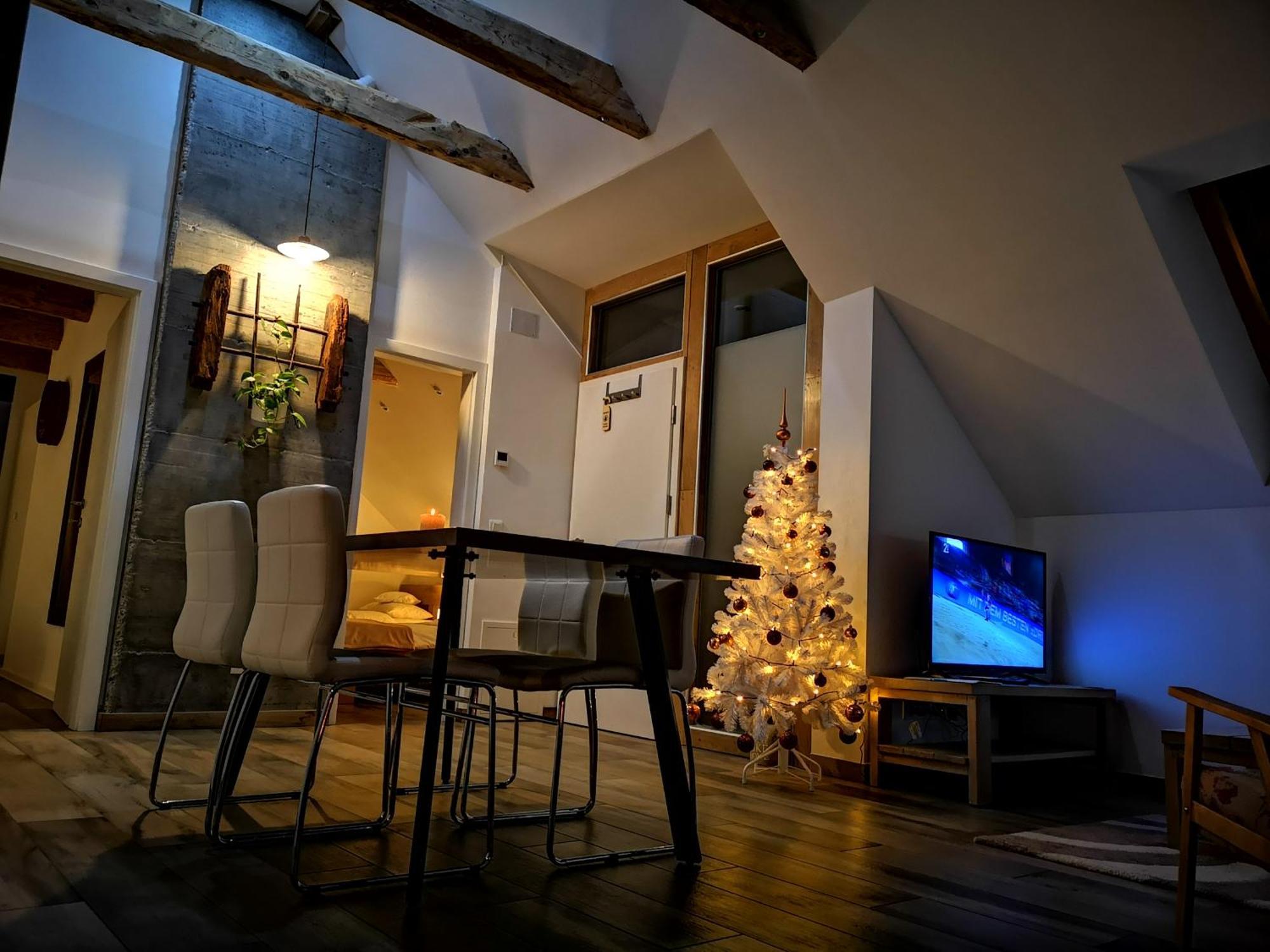 Pr'Fik Apartments Kranj Zimmer foto